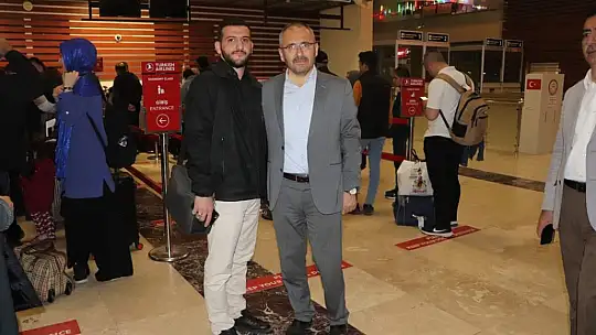 Elazığ'da üniversite öğrencileri umreye gönderildi