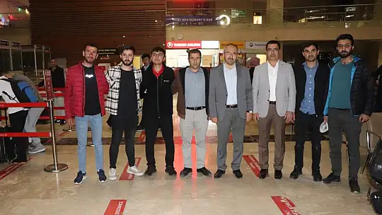 Elazığ'da üniversite öğrencileri umreye gönderildi