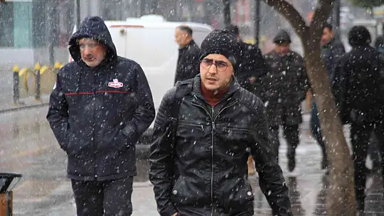 Elazığ'da uzun süredir beklenen kar yağışı başladı