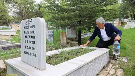Elazığ'da vatandaşlar mezarlıklara akın etti