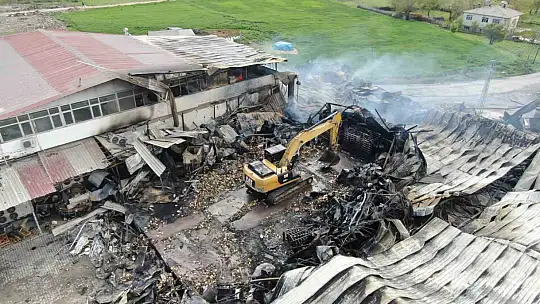 Elazığ'da yanan tavuk fabrikası havadan görüntülendi