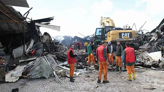 Elazığ'da yanan tavuk fabrikası havadan görüntülendi