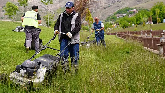Elazığ'da yeşil alanlarda bahar temizliği