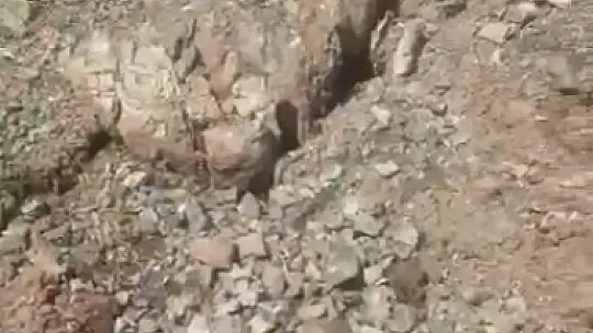 Elazığ'da zemin sıvılaşmasının ardından bu kez de dağlardaki çatlaklar dikkat çekti