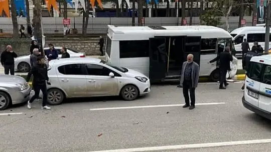Elazığ'da zincirleme kaza: 3 araçta maddi hasar oluştu