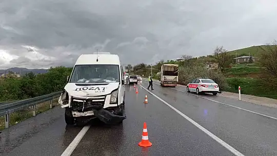 Elazığ'da zincirleme trafik kazası: 1 ölü, 4 yaralı
