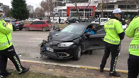 Elazığ'da zincirleme trafik kazası: 2 yaralı