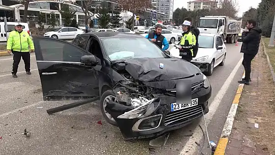 Elazığ'da zincirleme trafik kazası: 2 yaralı