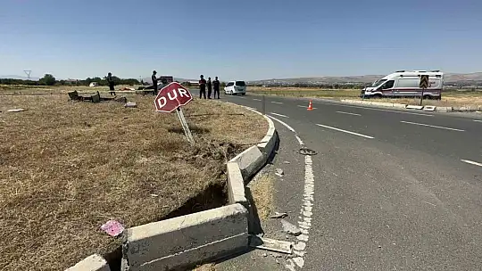 Elazığ'daki kazada yaralılara ilk müdahaleyi yapan vatandaş konuştu: 'Önce refüje sonra kavşağa vurup takla atmış'