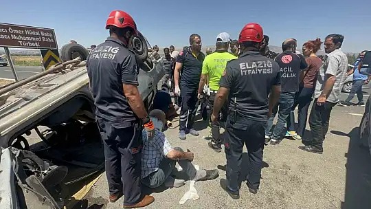 Elazığ'daki kazada yaralılara ilk müdahaleyi yapan vatandaş konuştu: 'Önce refüje sonra kavşağa vurup takla atmış'