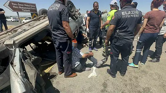 Elazığ'daki kazada yaralılara ilk müdahaleyi yapan vatandaş konuştu: 'Önce refüje sonra kavşağa vurup takla atmış'