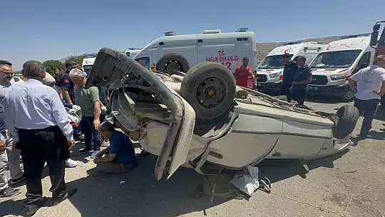 Elazığ'daki kazada yaralılara ilk müdahaleyi yapan vatandaş konuştu: 'Önce refüje sonra kavşağa vurup takla atmış'