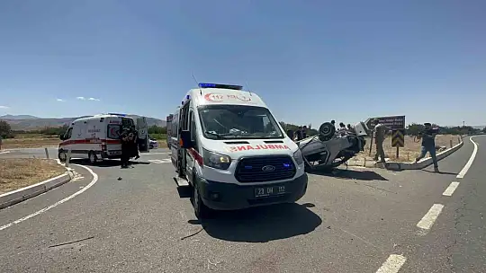 Elazığ'daki kazada yaralılara ilk müdahaleyi yapan vatandaş konuştu: 'Önce refüje sonra kavşağa vurup takla atmış'