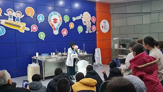 Elazığ Emniyet Müdürü Karayel, öğrencileri ağırladı