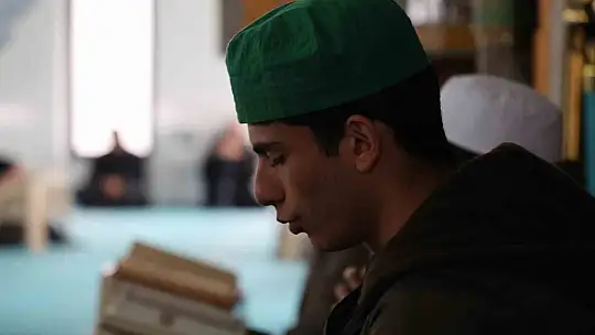 Elazığ'ın camileri mukabele halkalarıyla şenlendi