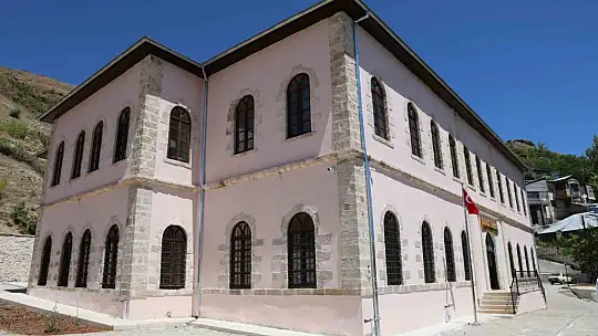 Elazığ'ın en büyük tarihi konağı, ilçeye hizmet veriyor