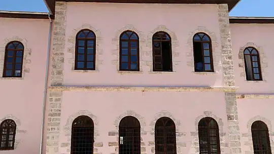Elazığ'ın en büyük tarihi konağı, ilçeye hizmet veriyor