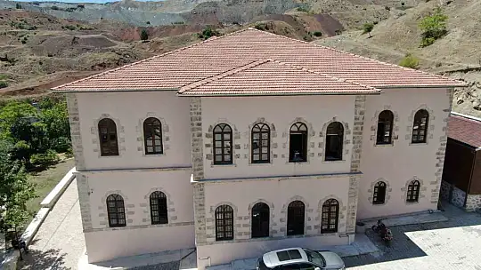 Elazığ'ın en büyük tarihi konağı, ilçeye hizmet veriyor