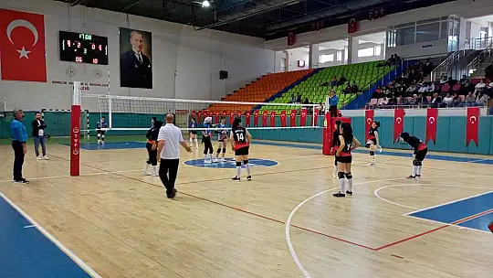 Elazığ'ın ev sahipliğinde voleybol grup müsabakaları başladı