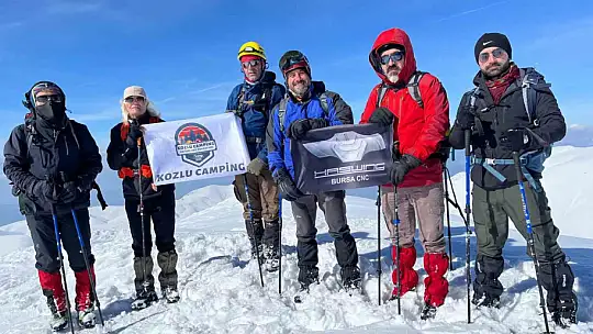 Elazığ'ın zirvesinde doğum günü kutladılar