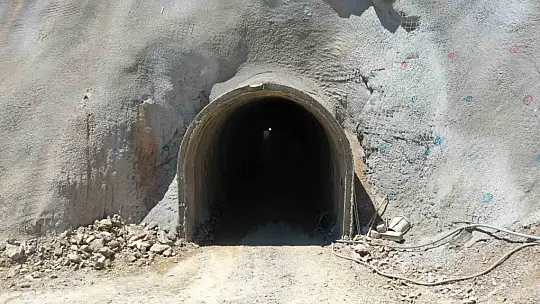 Elazığ Tarhana Regülatörü ve İletim Tüneli yapımına ilk kazma vuruldu