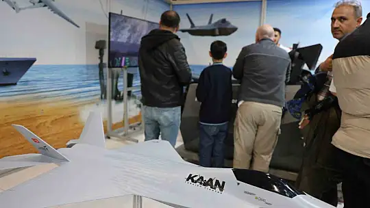 Elazığlı çocuklar kokpit heyecanını yaşadı, simülasyondan KAAN'ı kullandı