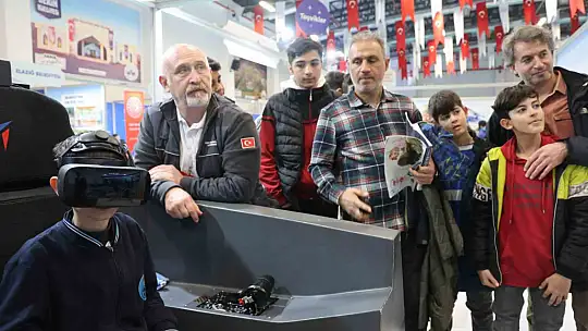 Elazığlı çocuklar kokpit heyecanını yaşadı, simülasyondan KAAN'ı kullandı