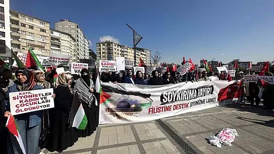 Elazığlı kadınlardan Filistin'e destek için 'sessiz' oturma eylemi