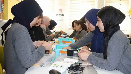 Elazığlı öğrencilerin projesi 425 proje arasında ilk 50'ye girdi