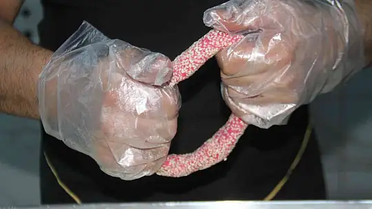 Elazığlı ustanın yaptığı frambuazlı simit büyük ilgi gördü, patent başvurusunda bulundu