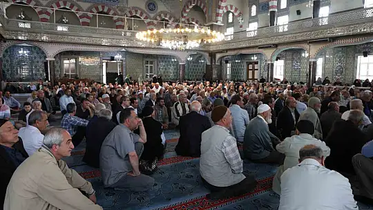 Elazığlılar uygulamalı hac hazırlık kursunda camileri doldurdu