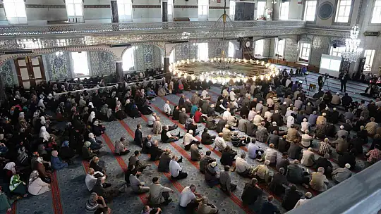 Elazığlılar uygulamalı hac hazırlık kursunda camileri doldurdu