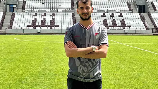 Elazığspor taraftarı, yeni stadyuma şükür secdesiyle girdi