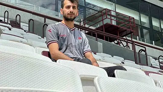 Elazığspor taraftarı, yeni stadyuma şükür secdesiyle girdi