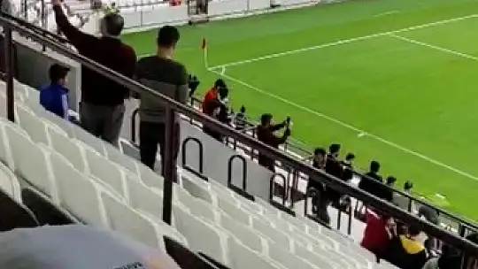 Elazığspor taraftarı, yeni stadyuma şükür secdesiyle girdi