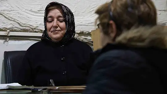 Eşi öldü, kadın haliyle çay ocağının başına geçti