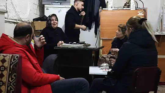 Eşi öldü, kadın haliyle çay ocağının başına geçti