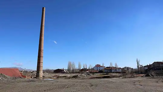Fabrikası olmayan 40 metrelik baca, 6 büyük depreme rağmen 72 yıldır ayakta duruyor