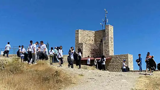 Farkındalık için çöp toplayan miniklerden büyüklerine çağrı: ''Herkes sigarayı bıraksa, böyle izmarit olmaz ve çevre tertemiz olur''
