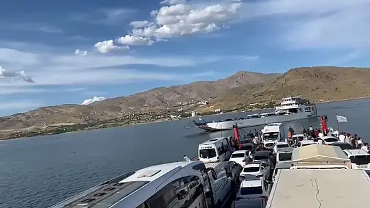 Feribottan baraj gölüne atlayan şahıs kayboldu