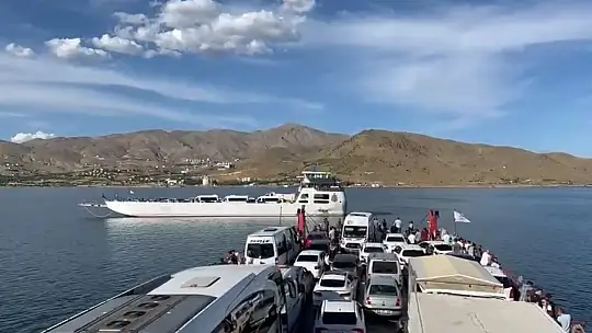 Feribottan baraj gölüne atlayan şahıs kayboldu