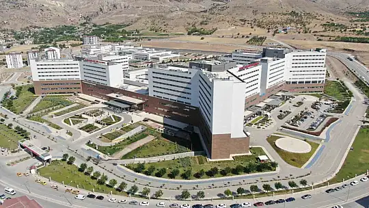 Fethi Sekin Şehir Hastanesi, şehir nüfusunun 3 katı hasta kabul etti
