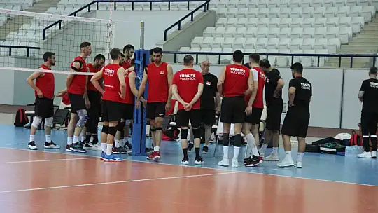 Filenin Efeleri, Slovakya maçına Elazığ'da hazırlanıyor