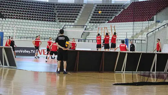 Filenin Efeleri, Slovakya maçına Elazığ'da hazırlanıyor