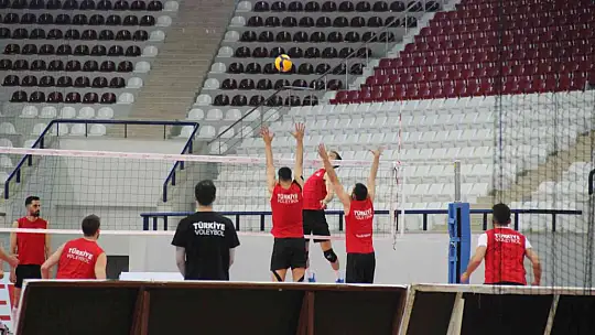 Filenin Efeleri, Slovakya maçına Elazığ'da hazırlanıyor