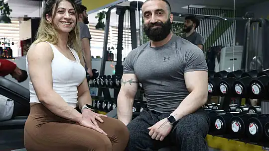 Fitness sporcusu sağlık çalışanı kadının başarı hikayesi görenleri hayran bıraktı