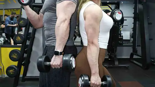 Fitness sporcusu sağlık çalışanı kadının başarı hikayesi görenleri hayran bıraktı