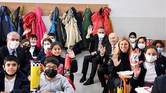 Limak Ortaokulu, Bakan Özer ve Nihat Özdemir'in katılımıyla açıldı