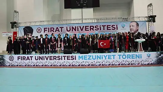 FÜ'de binlerce öğrenci mezun oldu