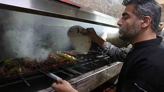 Fuat Usta'dan 'Ejderha Kebabı' kampanyası: Bin liralık tabağı 250 liraya sunuyor